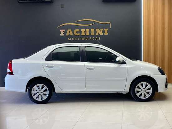 TOYOTA-ETIOS-2019