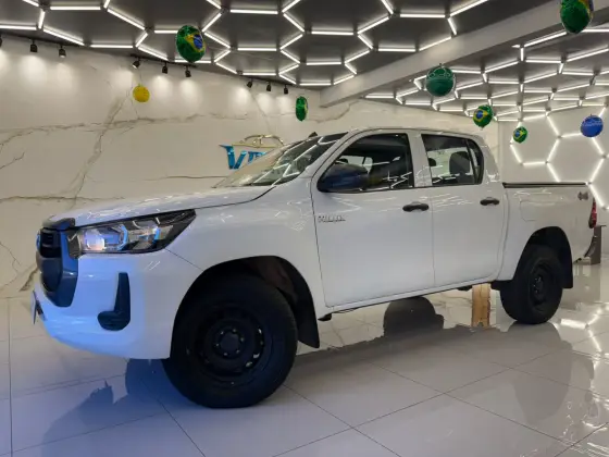 TOYOTA HILUX 2.8 D-4D TURBO DIESEL CD POWER PACK 4X4 MANUAL