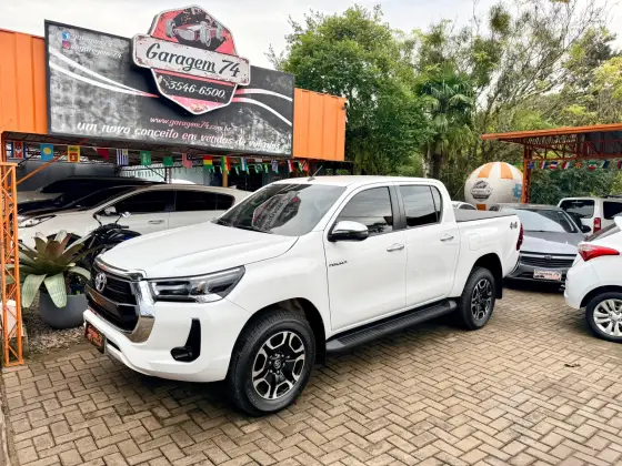 TOYOTA HILUX 2.8 D-4D TURBO DIESEL CD SRV 4X4 AUTOMÁTICO