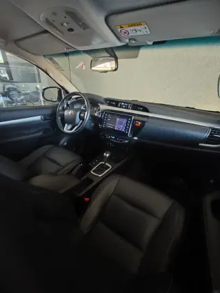 TOYOTA HILUX 2.8 D-4D TURBO DIESEL CD SRV 4X4 AUTOMÁTICO