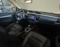 TOYOTA HILUX 2.8 D-4D TURBO DIESEL CD SRV 4X4 AUTOMÁTICO TOYOTA HILUX 2.8 D-4D TURBO DIESEL CD SRV 4X4 AUTOMÁTICO