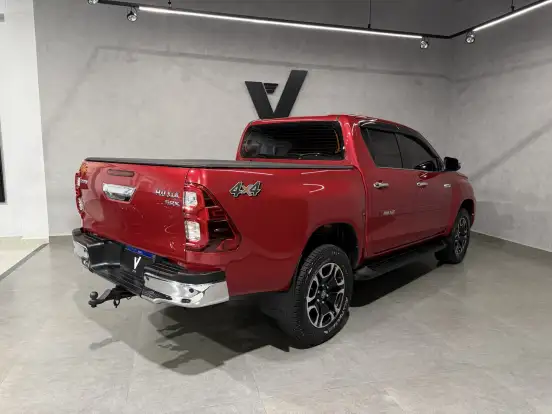 TOYOTA-HILUX-2.8 D-4D TURBO DIESEL CD SRX 4X4 AUTOMÁTICO TOYOTA-HILUX-2020