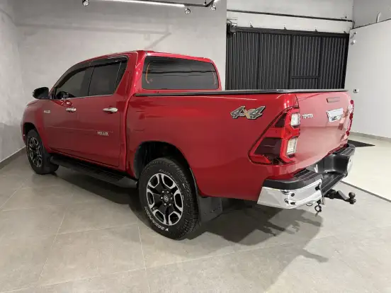 TOYOTA-HILUX-2.8 D-4D TURBO DIESEL CD SRX 4X4 AUTOMÁTICO TOYOTA-HILUX-2020