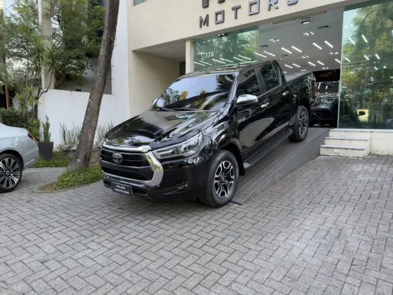TOYOTA HILUX 2.8 D-4D TURBO DIESEL CD SRX 4X4 AUTOMÁTICO