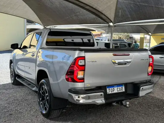TOYOTA-HILUX-2022