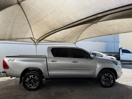 TOYOTA-HILUX-2022