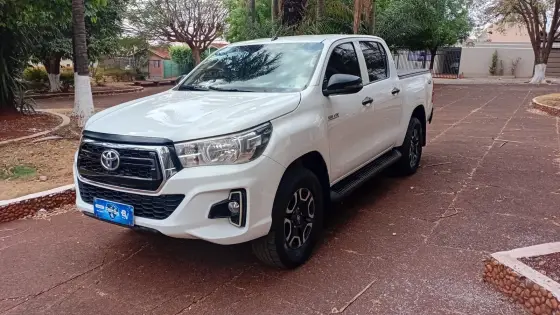 TOYOTA HILUX 2.8 NARROW 4X4 CD 16V DIESEL 4P MANUAL