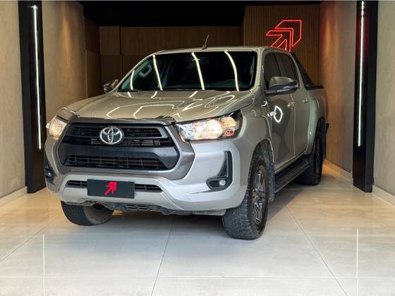 TOYOTA HILUX 2.8 D-4D TURBO DIESEL CD SR 4X4 AUTOMÁTICO