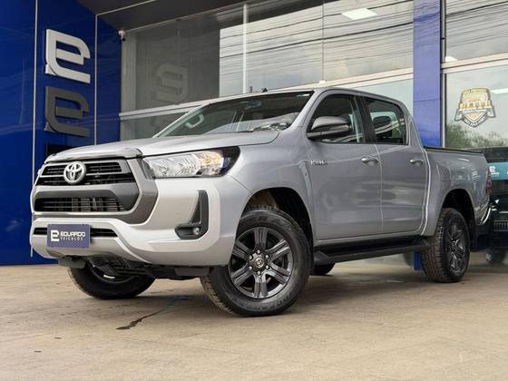 TOYOTA HILUX 2.8 D-4D TURBO DIESEL CD SR 4X4 AUTOMÁTICO