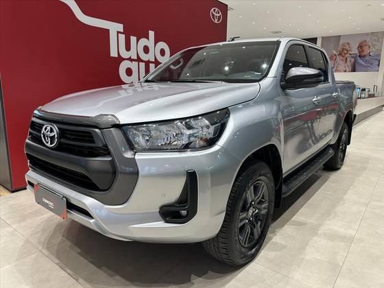 TOYOTA HILUX 2.8 D-4D TURBO DIESEL CD SR 4X4 AUTOMÁTICO