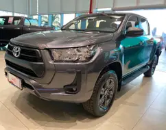 TOYOTA HILUX 2.8 D-4D TURBO DIESEL CD SR 4X4 AUTOMÁTICO TOYOTA HILUX 2.8 D-4D TURBO DIESEL CD SR 4X4 AUTOMÁTICO