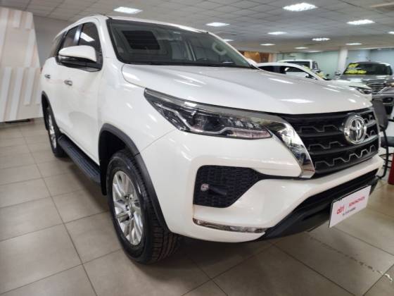 TOYOTA HILUX 2.8 D-4D TURBO DIESEL CD SRV 4X4 AUTOMÁTICO