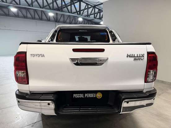 TOYOTA-HILUX-2023