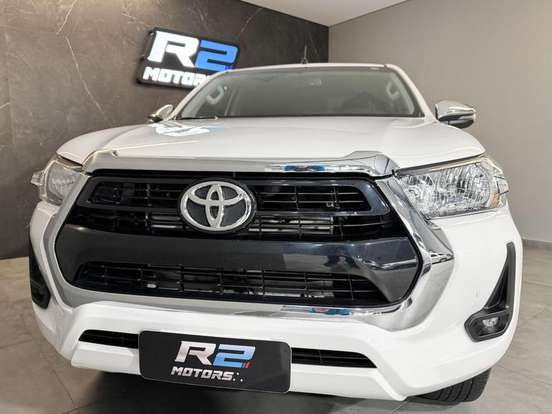 TOYOTA-HILUX-2023