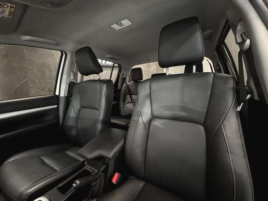 TOYOTA-HILUX-2.8 D-4D TURBO DIESEL CD SRV 4X4 AUTOMÁTICO TOYOTA-HILUX-2023