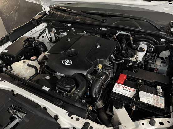 TOYOTA-HILUX-2.8 D-4D TURBO DIESEL CD SRV 4X4 AUTOMÁTICO TOYOTA-HILUX-2023