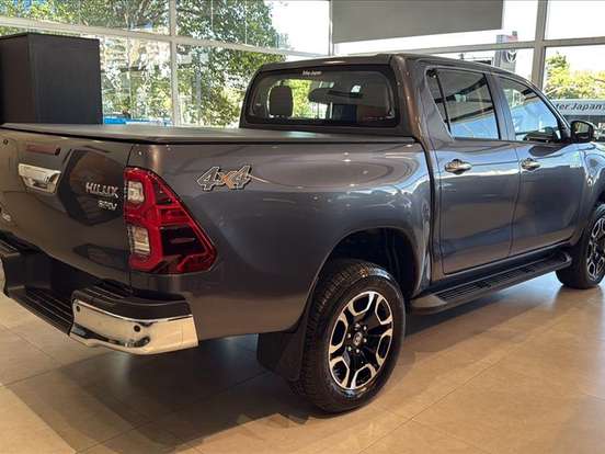 TOYOTA-HILUX-2.8 D-4D TURBO DIESEL CD SRV 4X4 AUTOMÁTICO TOYOTA-HILUX-2026