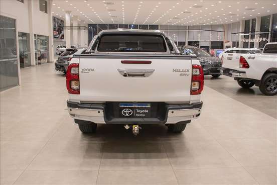 TOYOTA-HILUX-2.8 D-4D TURBO DIESEL CD SRV 4X4 AUTOMÁTICO TOYOTA-HILUX-2025