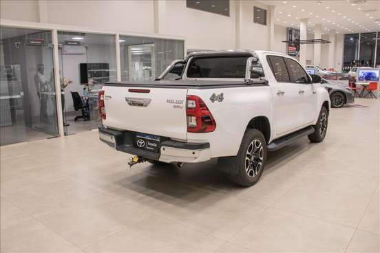 TOYOTA-HILUX-2.8 D-4D TURBO DIESEL CD SRV 4X4 AUTOMÁTICO TOYOTA-HILUX-2025