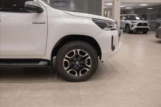 TOYOTA-HILUX-2.8 D-4D TURBO DIESEL CD SRV 4X4 AUTOMÁTICO TOYOTA-HILUX-2025