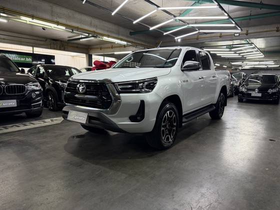 TOYOTA HILUX 2.8 D-4D TURBO DIESEL CD SRX 4X4 AUTOMÁTICO