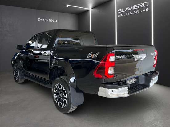 TOYOTA-HILUX-2.8 D-4D TURBO DIESEL CD SRX 4X4 AUTOMÁTICO TOYOTA-HILUX-2024