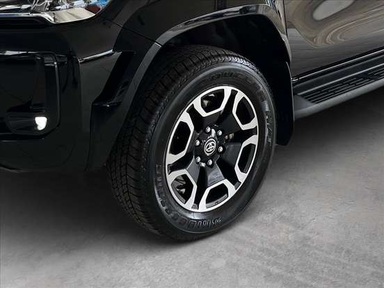 TOYOTA-HILUX-2.8 D-4D TURBO DIESEL CD SRX 4X4 AUTOMÁTICO TOYOTA-HILUX-2024
