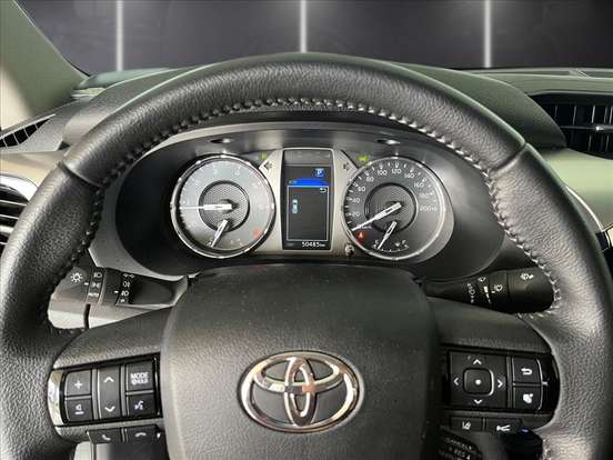 TOYOTA-HILUX-2.8 D-4D TURBO DIESEL CD SRX 4X4 AUTOMÁTICO TOYOTA-HILUX-2024