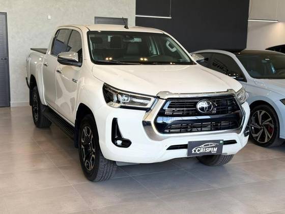 TOYOTA HILUX 2.8 D-4D TURBO DIESEL CD SRX 4X4 AUTOMÁTICO