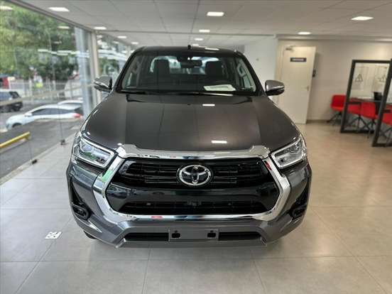 TOYOTA-HILUX-2.8 D-4D TURBO DIESEL CD SRX 4X4 AUTOMÁTICO TOYOTA-HILUX-2026