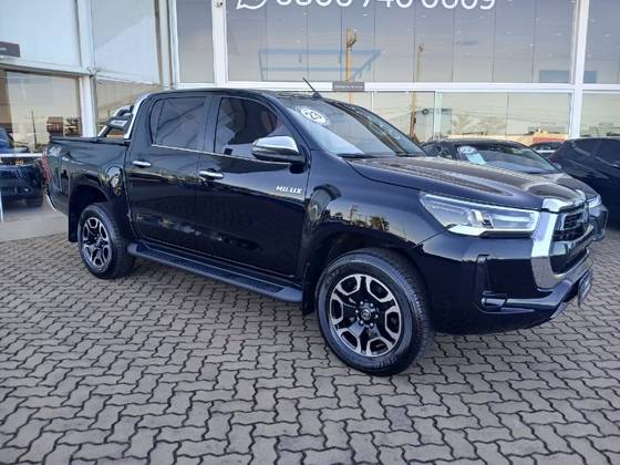 TOYOTA HILUX 2.8 D-4D TURBO DIESEL CD SRX 4X4 AUTOMÁTICO