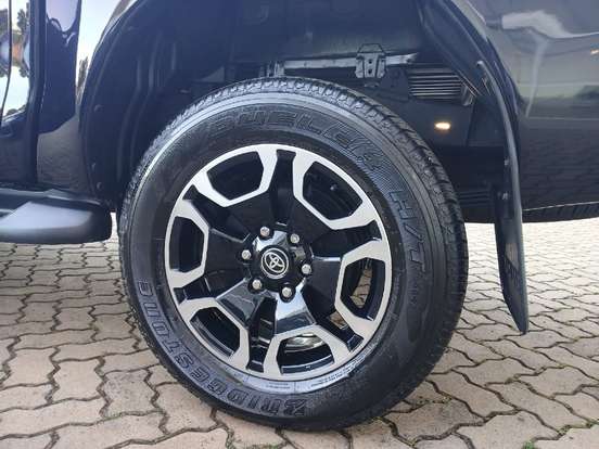 TOYOTA-HILUX-2023