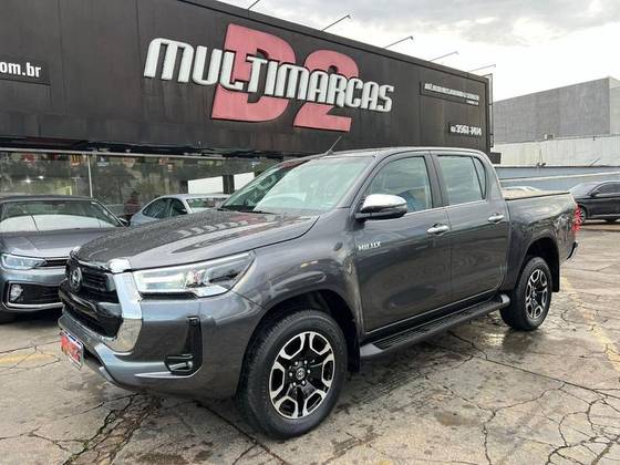 TOYOTA HILUX 2.8 D-4D TURBO DIESEL CD SRX 4X4 AUTOMÁTICO