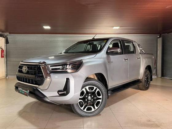 TOYOTA HILUX 2.8 D-4D TURBO DIESEL CD SRX 4X4 AUTOMÁTICO