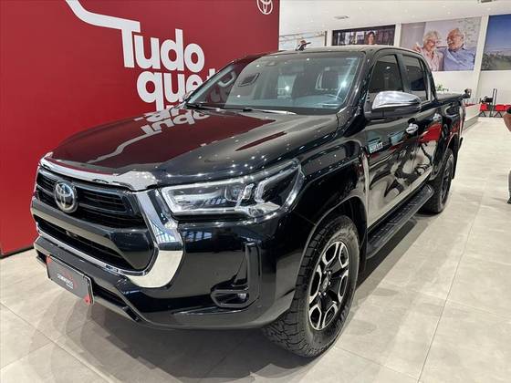TOYOTA HILUX 2.8 D-4D TURBO DIESEL CD SRX 4X4 AUTOMÁTICO