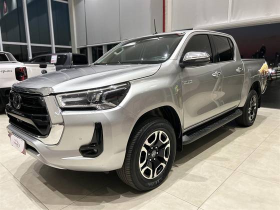 TOYOTA HILUX 2.8 D-4D TURBO DIESEL CD SRX 4X4 AUTOMÁTICO