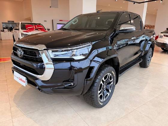 TOYOTA HILUX 2.8 D-4D TURBO DIESEL CD SRX PLUS 4X4 AUTOMÁTICO
