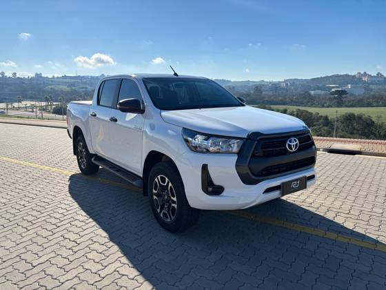 TOYOTA HILUX 2.8 D-4D TURBO DIESEL CS 4X4 MANUAL