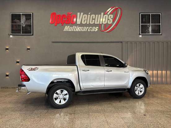 TOYOTA-HILUX-2016