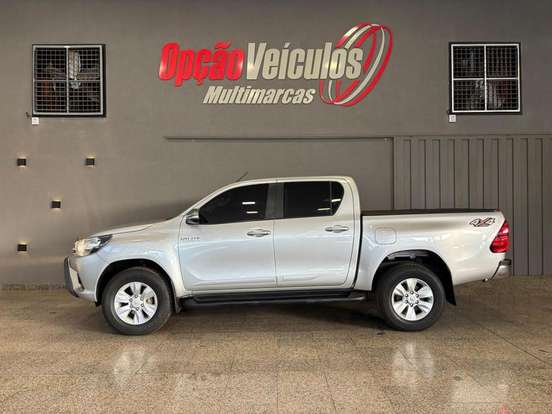 TOYOTA-HILUX-2016
