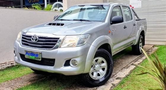TOYOTA HILUX 3.0 STD 4X4 CD 16V TURBO INTERCOOLER DIESEL 4P MANUAL