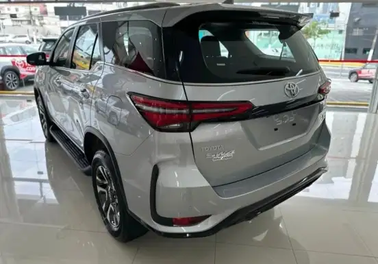 TOYOTA-HILUX SW4-2025