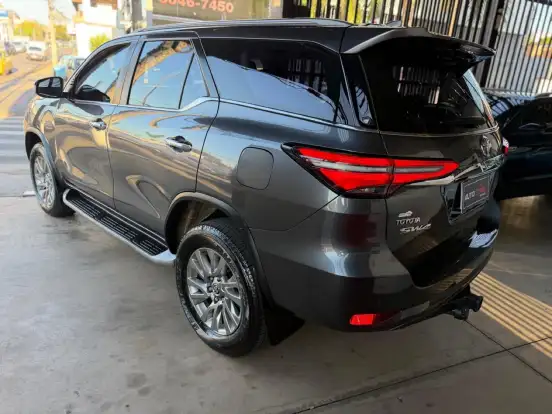 TOYOTA-HILUX SW4-2023
