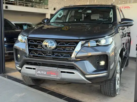 TOYOTA-HILUX SW4-2023