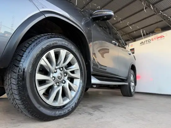 TOYOTA-HILUX SW4-2023
