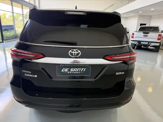TOYOTA-HILUX SW4-2023