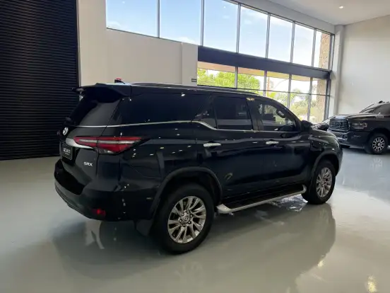 TOYOTA-HILUX SW4-2023
