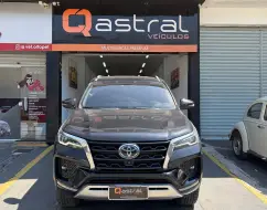 TOYOTA HILUX SW4 2.8 D-4D TURBO DIESEL SRX 7L 4X4 AUTOMÁTICO TOYOTA HILUX SW4 2.8 D-4D TURBO DIESEL SRX 7L 4X4 AUTOMÁTICO