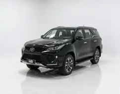 TOYOTA HILUX SW4 2.8 D-4D TURBO DIESEL SRX PLATINUM 7L 4X4 AUTOMÁTICO TOYOTA HILUX SW4 2.8 D-4D TURBO DIESEL SRX PLATINUM 7L 4X4 AUTOMÁTICO