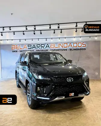 TOYOTA HILUX SW4 2.8 D-4D TURBO DIESEL SRX PLATINUM 7L 4X4 AUTOMÁTICO